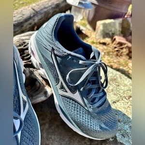 Mizuno Woman’s Wave Rider 23